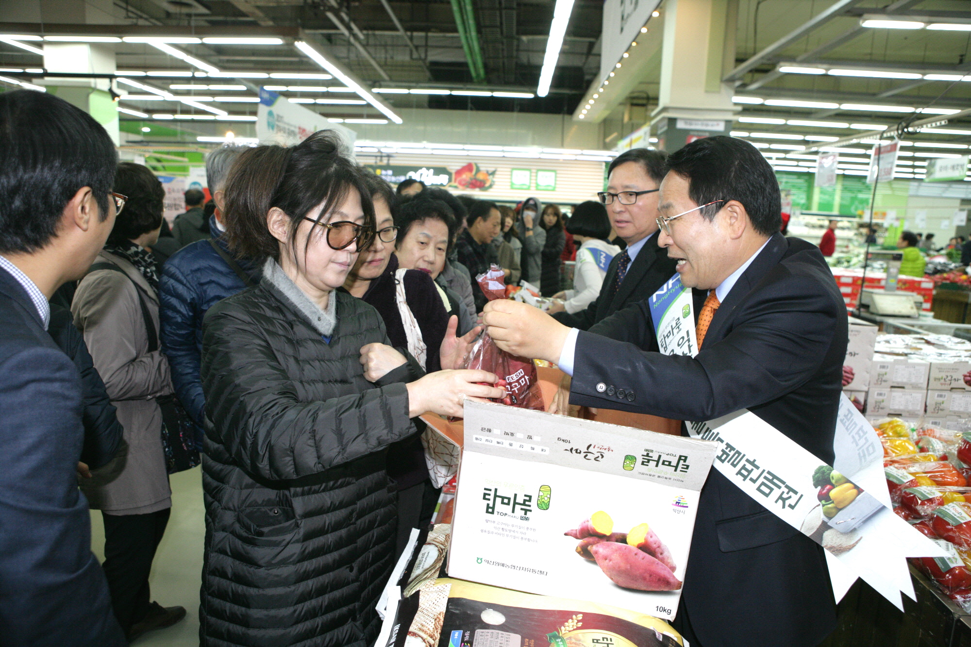 11월16일  익산시, 농산물 판로확보 위한 특별판매전 개최