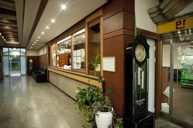 (주)왕궁온천_입구-1