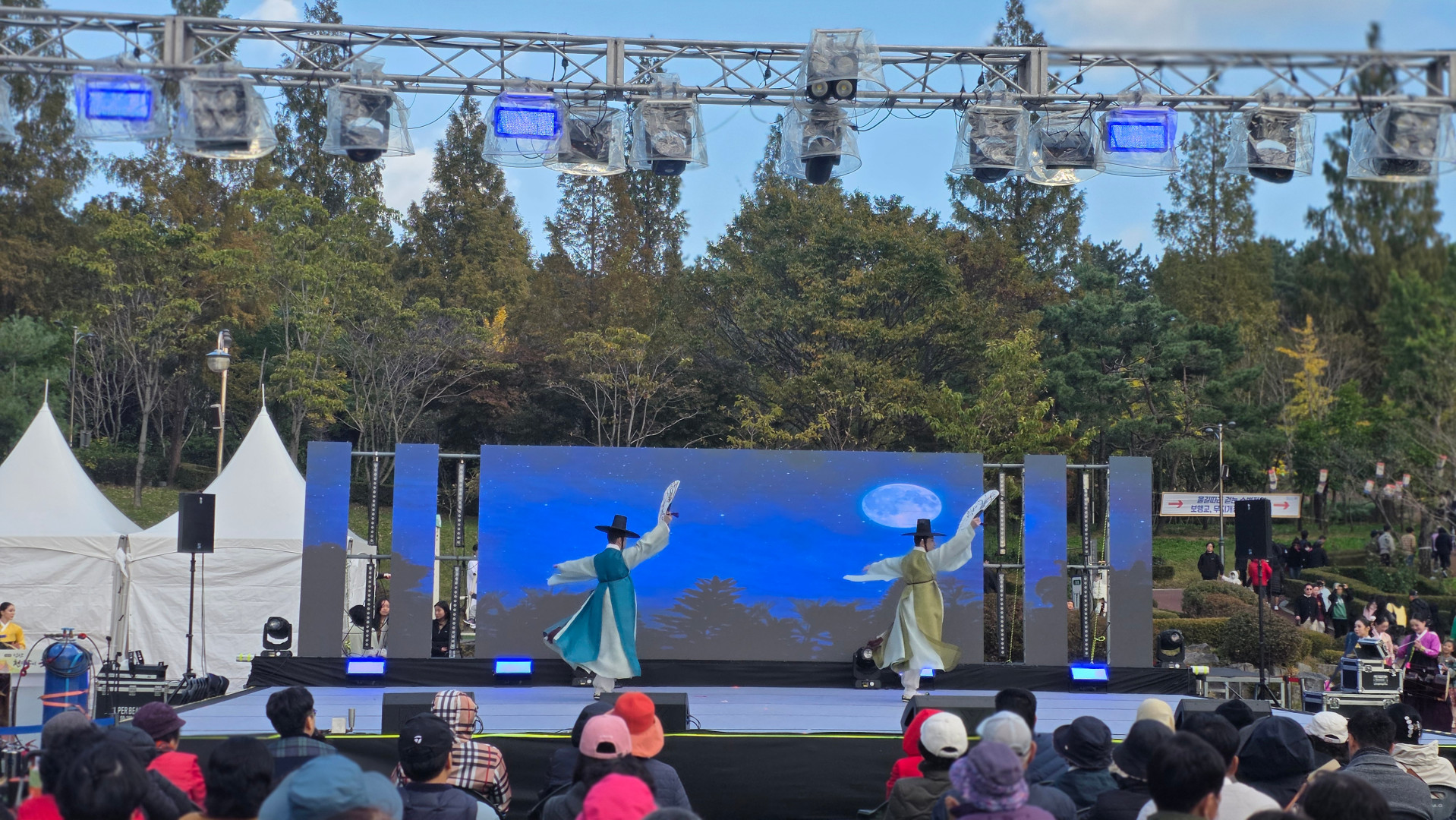 수정됨_공연 (7).jpg