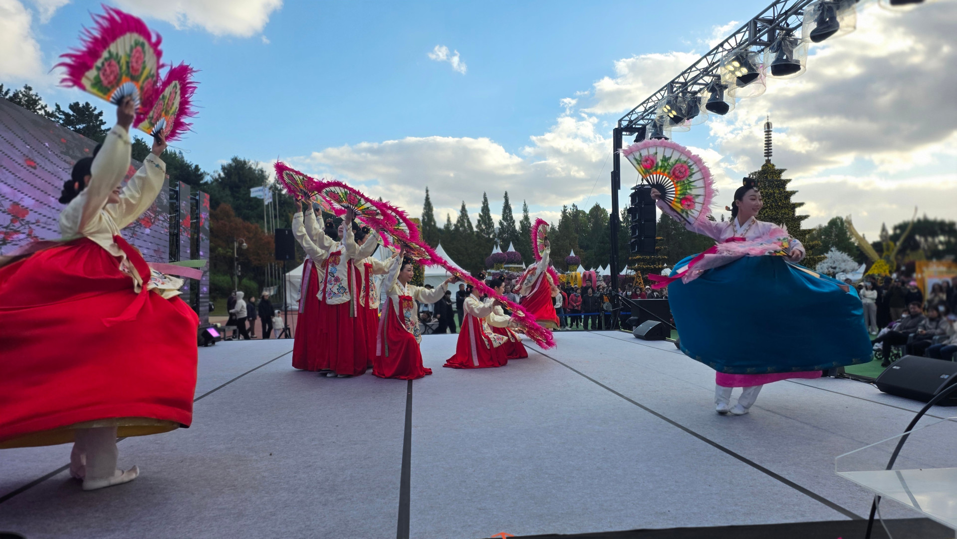 수정됨_공연 (6).jpg