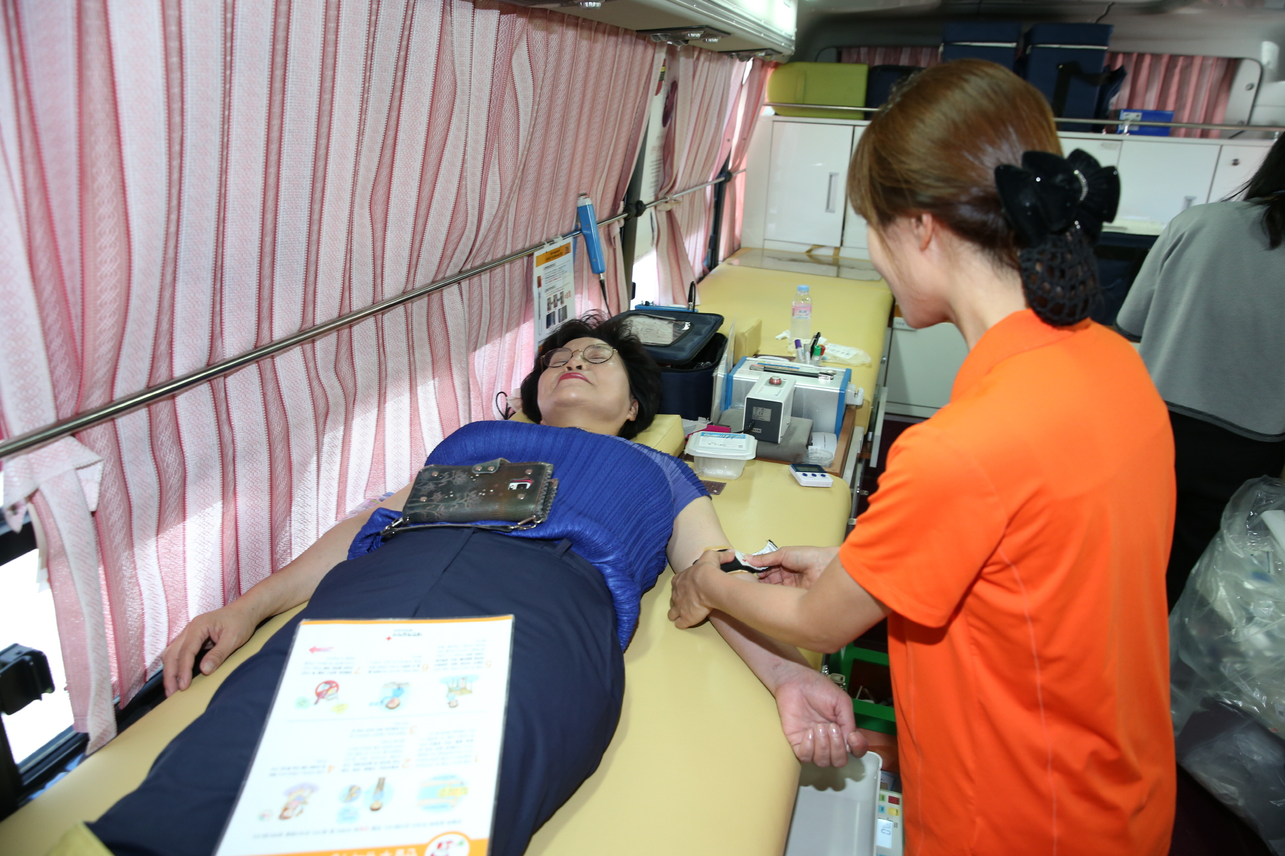 8월11일 익산시 공무원, 무더위 속 멈추지 않는 헌혈 열기 썸네일