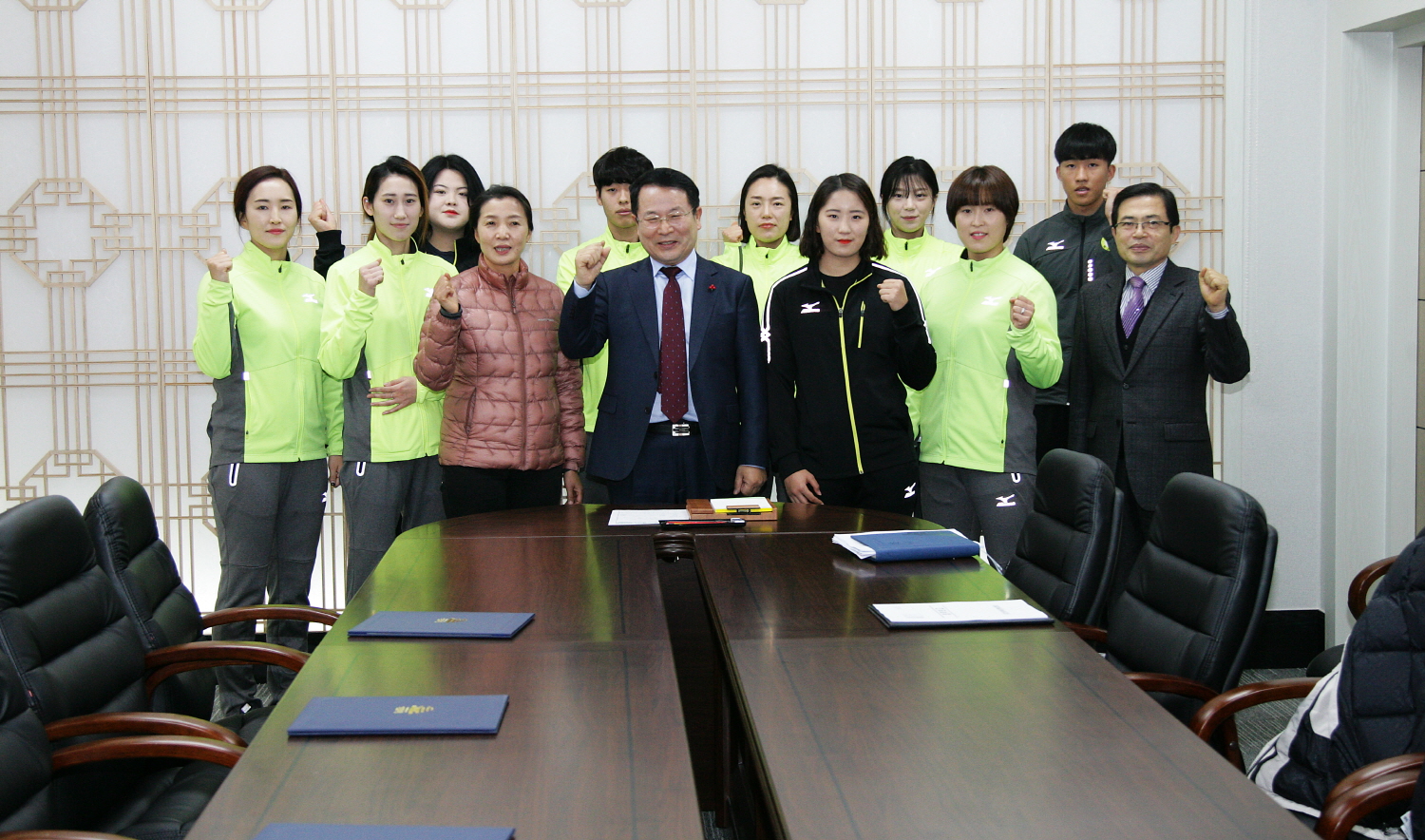 1월6일 익산시청 펜싱팀, 육상팀 정유년 새해 힘찬 도약 다짐 썸네일