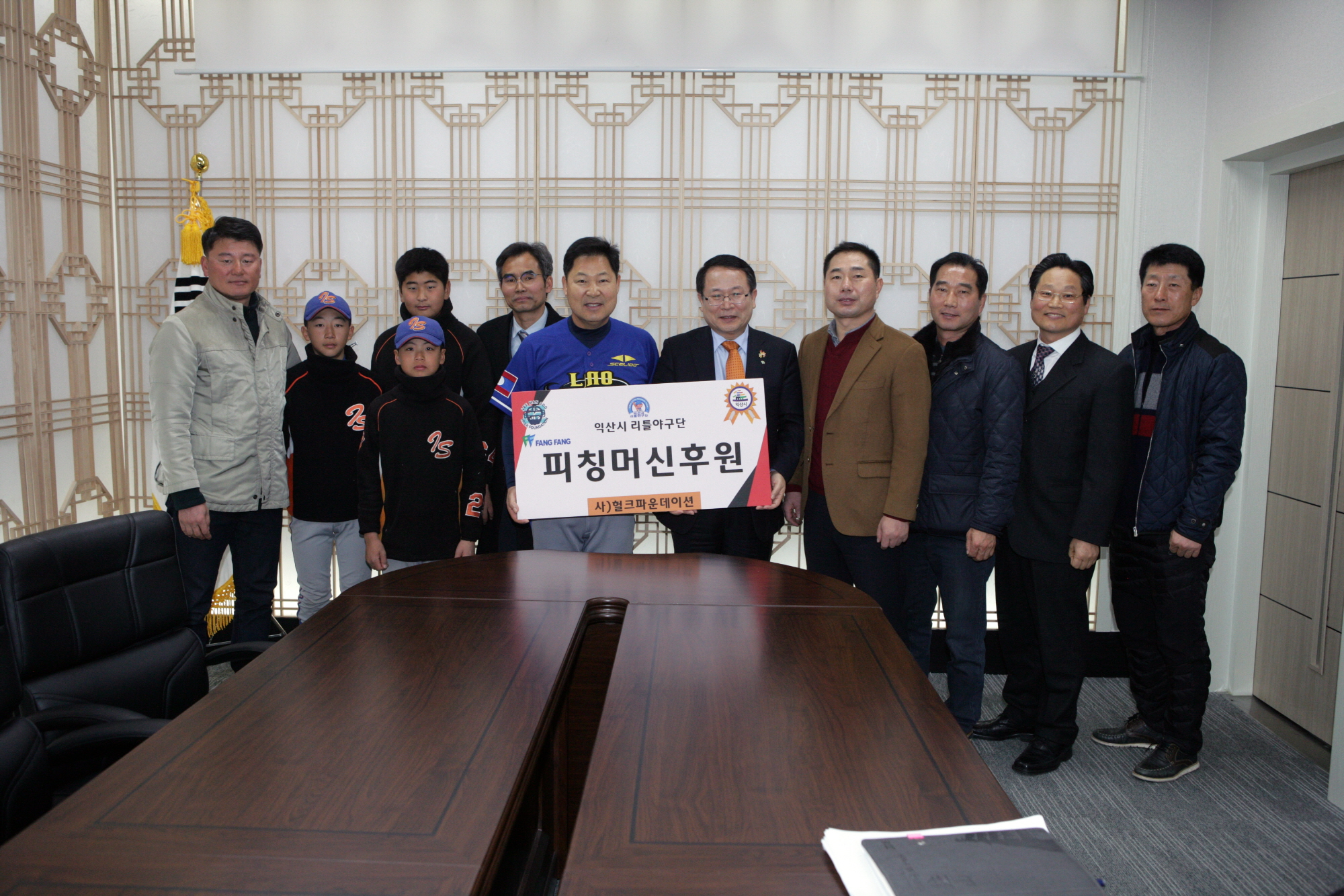 2월7일 이만수 전 SK와이번스 감독, 익산시에 야구용품 기증 썸네일