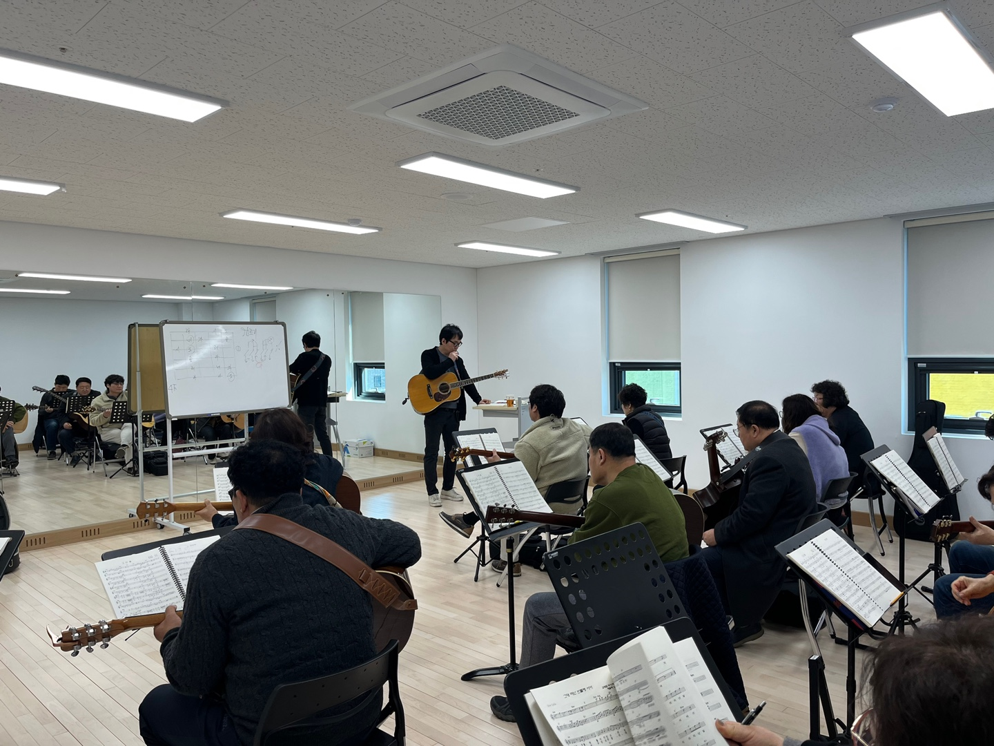 강좌명 : 즐거운 기타교실  강사명 : 박성만