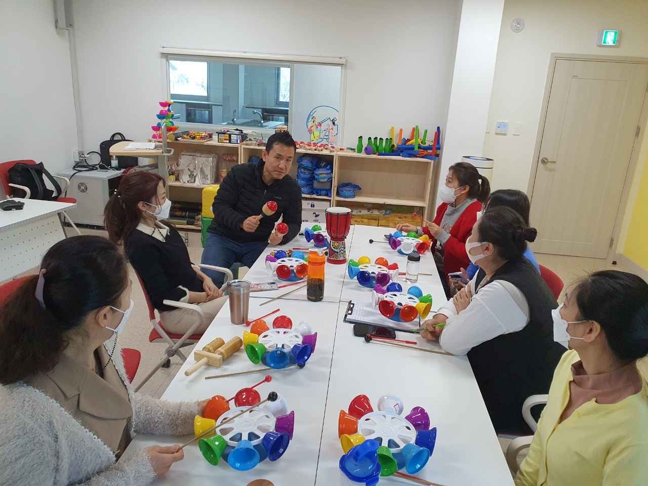 다문화해설사 악기체험 교육중 썸네일