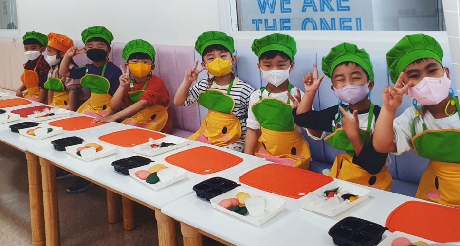 어린이집 요리체험중 썸네일