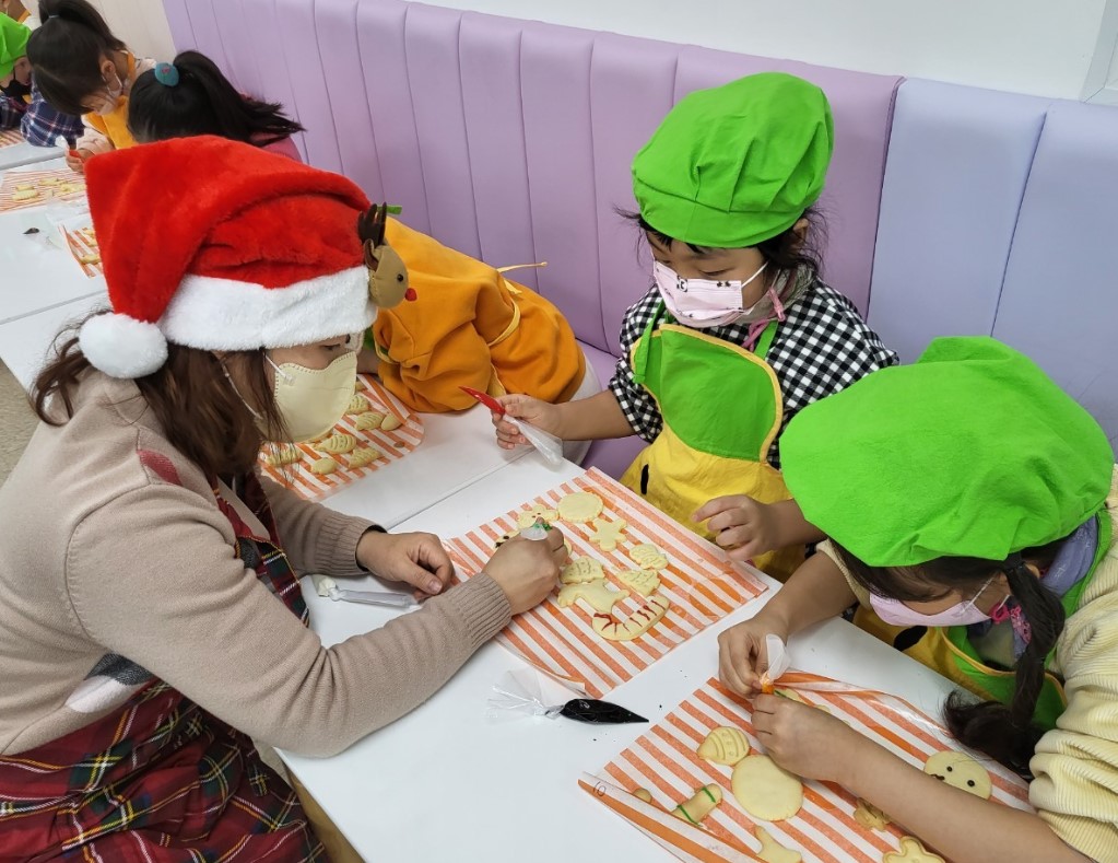 크리스마스쿠키 만들기(아동 원데이 클래스) 썸네일