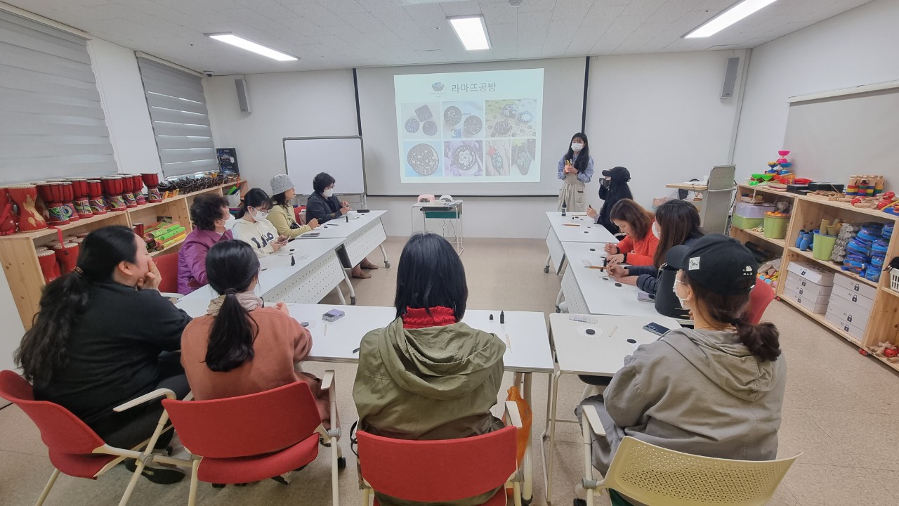 2023년 성인 원데이클래스 (3월_자개공예: 나만의 그립톡&마그네틱 만들기) 썸네일