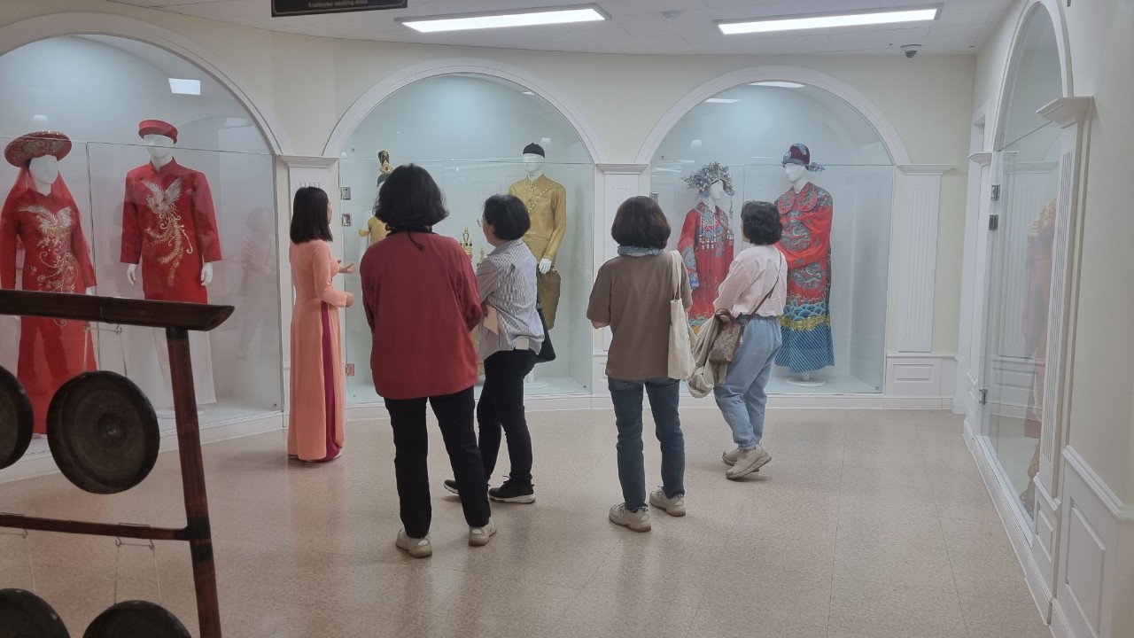 완주인재개발원 직원 전시관람