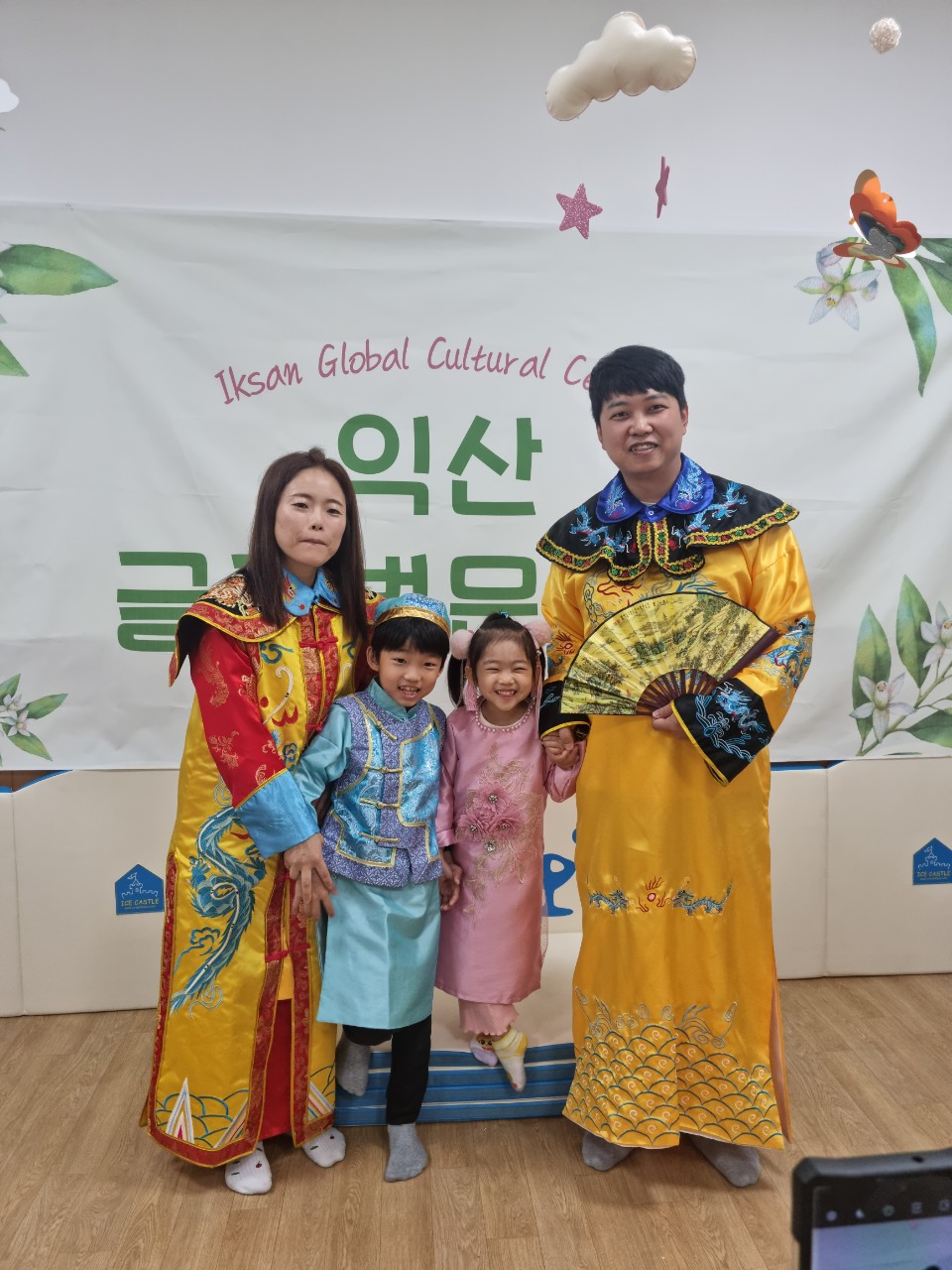 오래만에 가족사진-중국전통의상