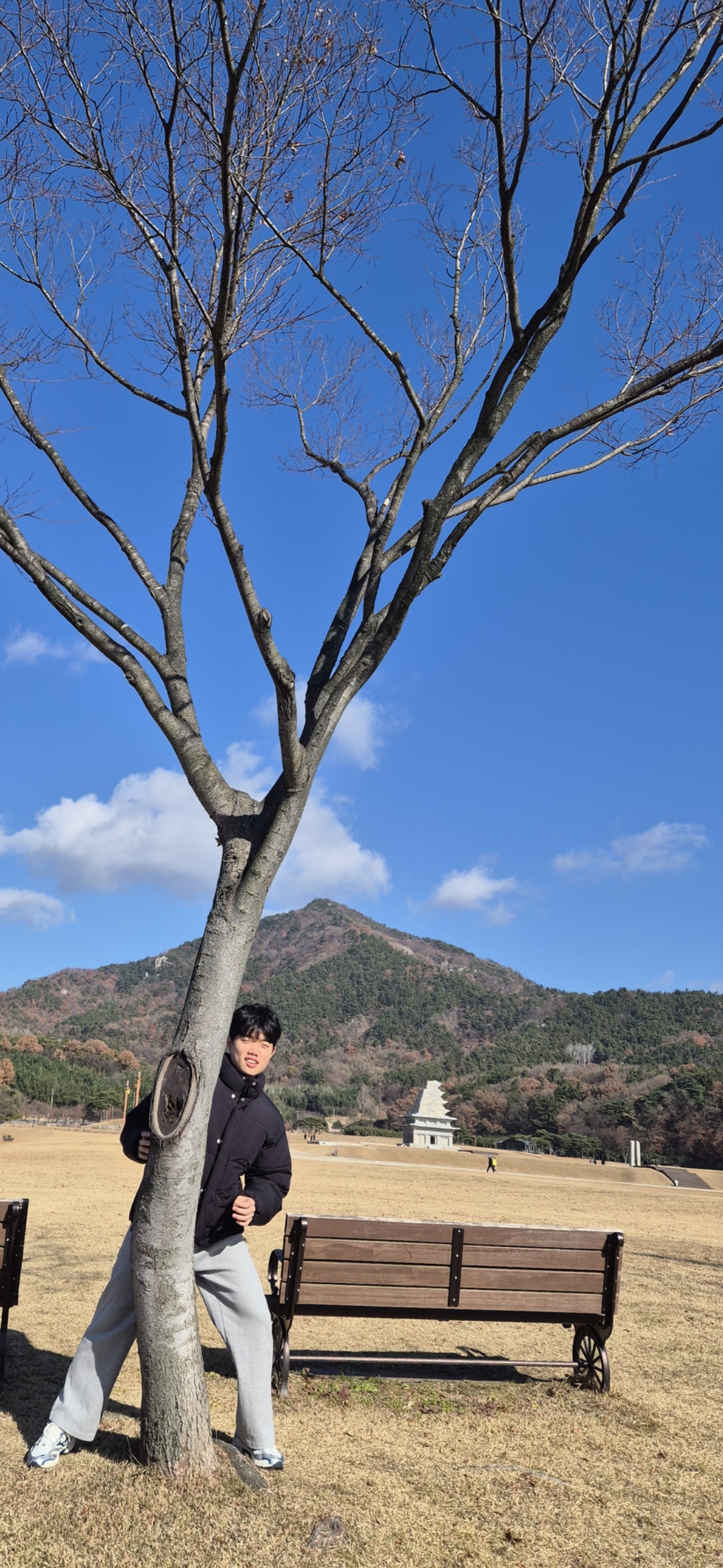 미륵사지석탑 앞에서 썸네일