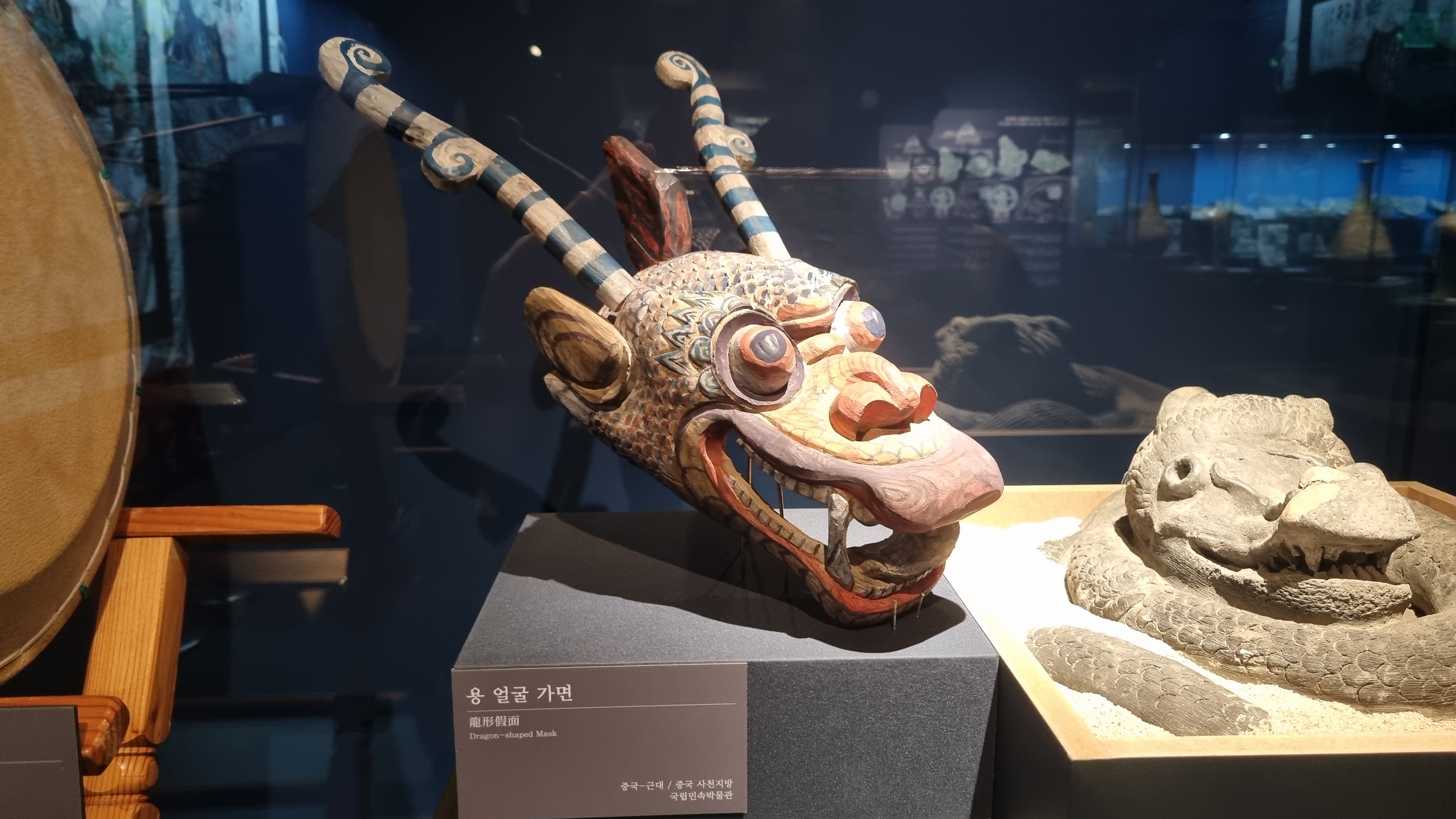 용 삶에 스며들다 전시 관람하고 왔어요! 썸네일