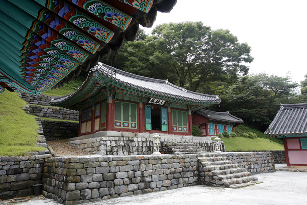 자명사 대웅전 목조여래좌상