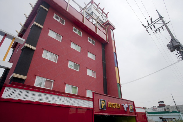 전북_익산시_V모텔_전경좌측.jpg