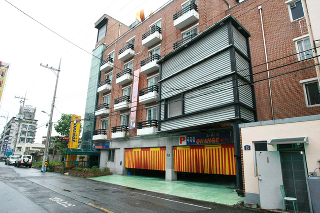 오렌지모텔_전경03.jpg