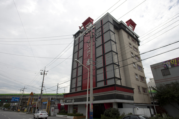 수모텔_전경-3.jpg