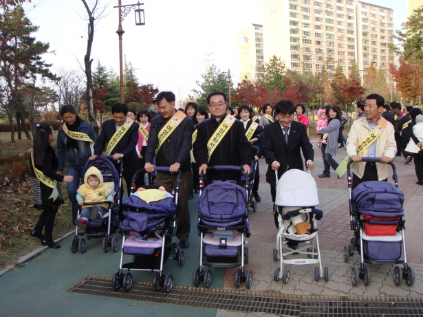 유모차끌기체험[1].JPG