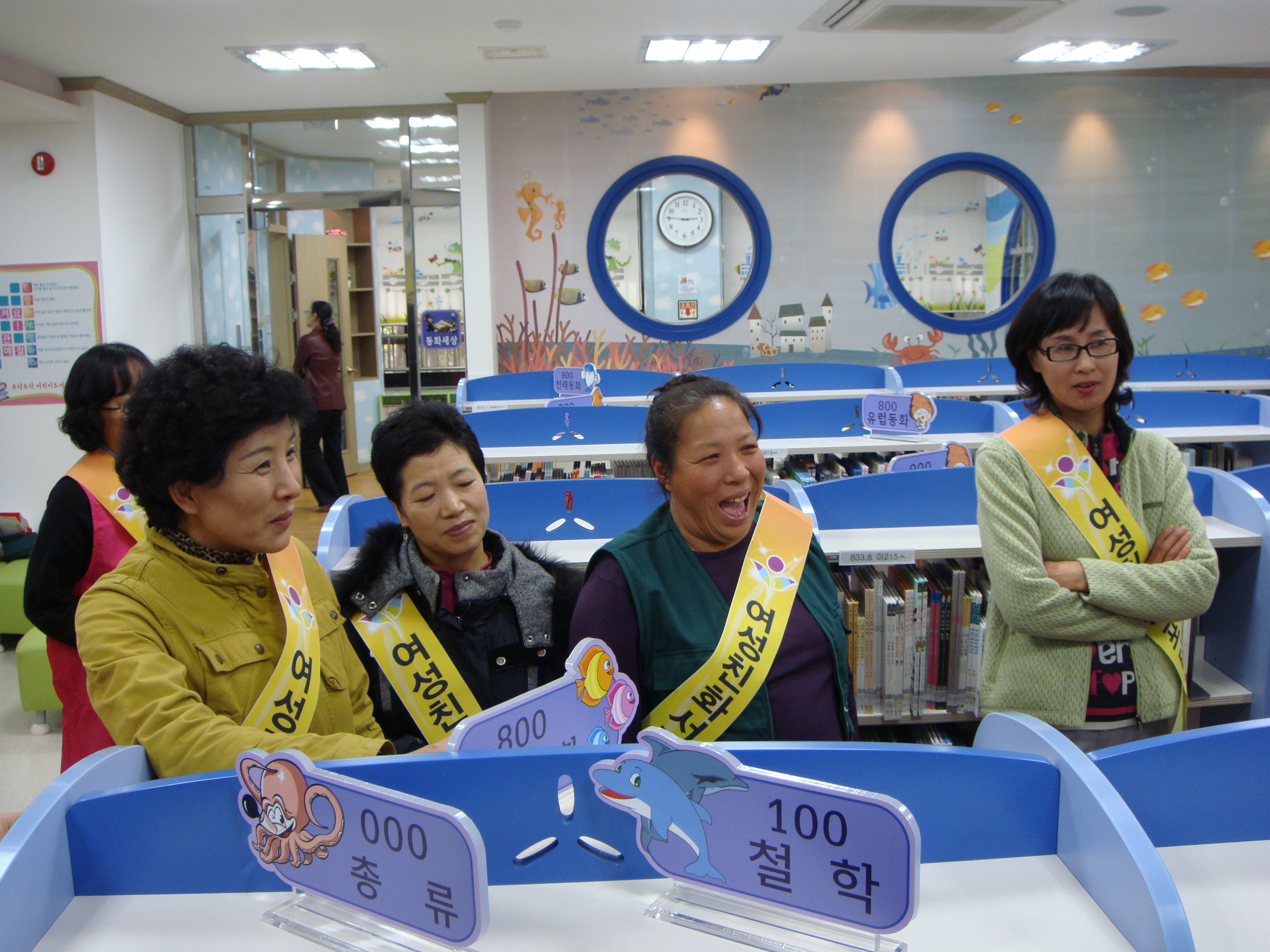 도서 제자리에 꽂기[2].JPG