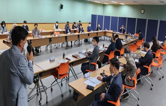 2022국책사업발굴전문가포럼전체세미나2.jpg