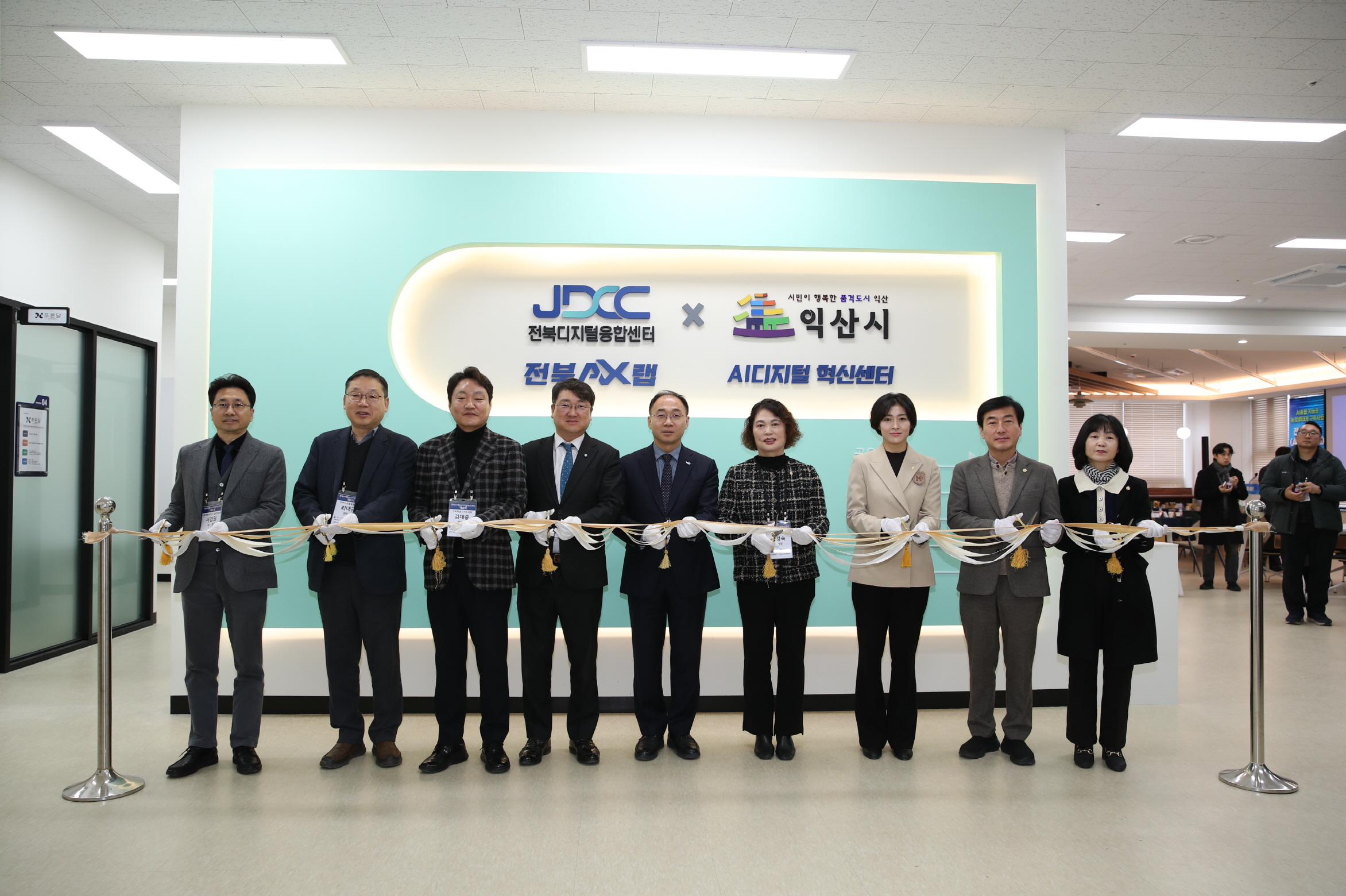 3_익산시_산업혁신거점_AI디지털혁신센터_개소(1).jpg