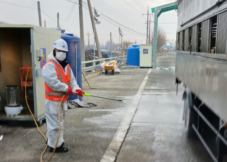 익산시_조류인플루엔자확산막는다_재대본확대가동(2).jpg