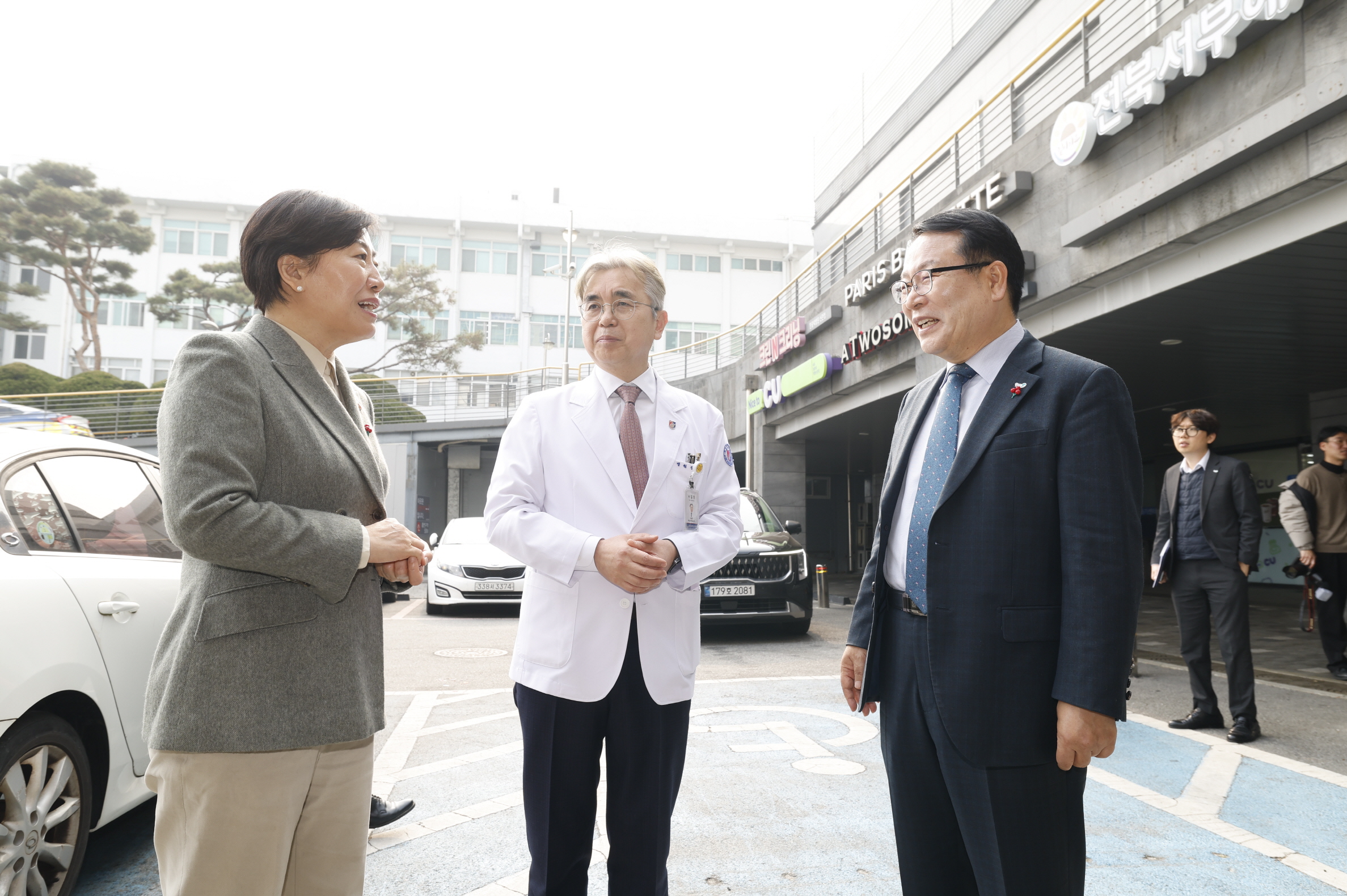 1_정헌율 시장_송미령 장관에_익산 치킨벨트_건의(1월 15일 여성농업인 정책 간담회 1).jpg