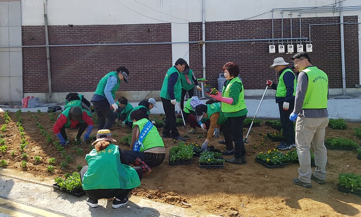 행복한 봄맞이 꽃길 조성해요~~ 썸네일