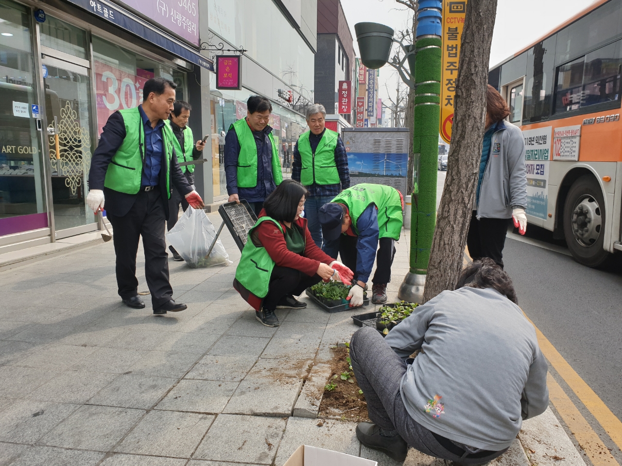 2019년 봄꽃 식재 및 환경정비 썸네일