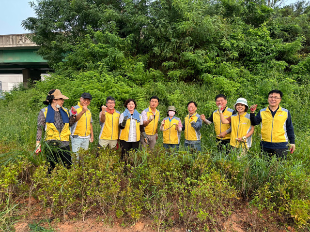 송학동 주민자치위원회, 송학교차로 환경정비 실시 썸네일