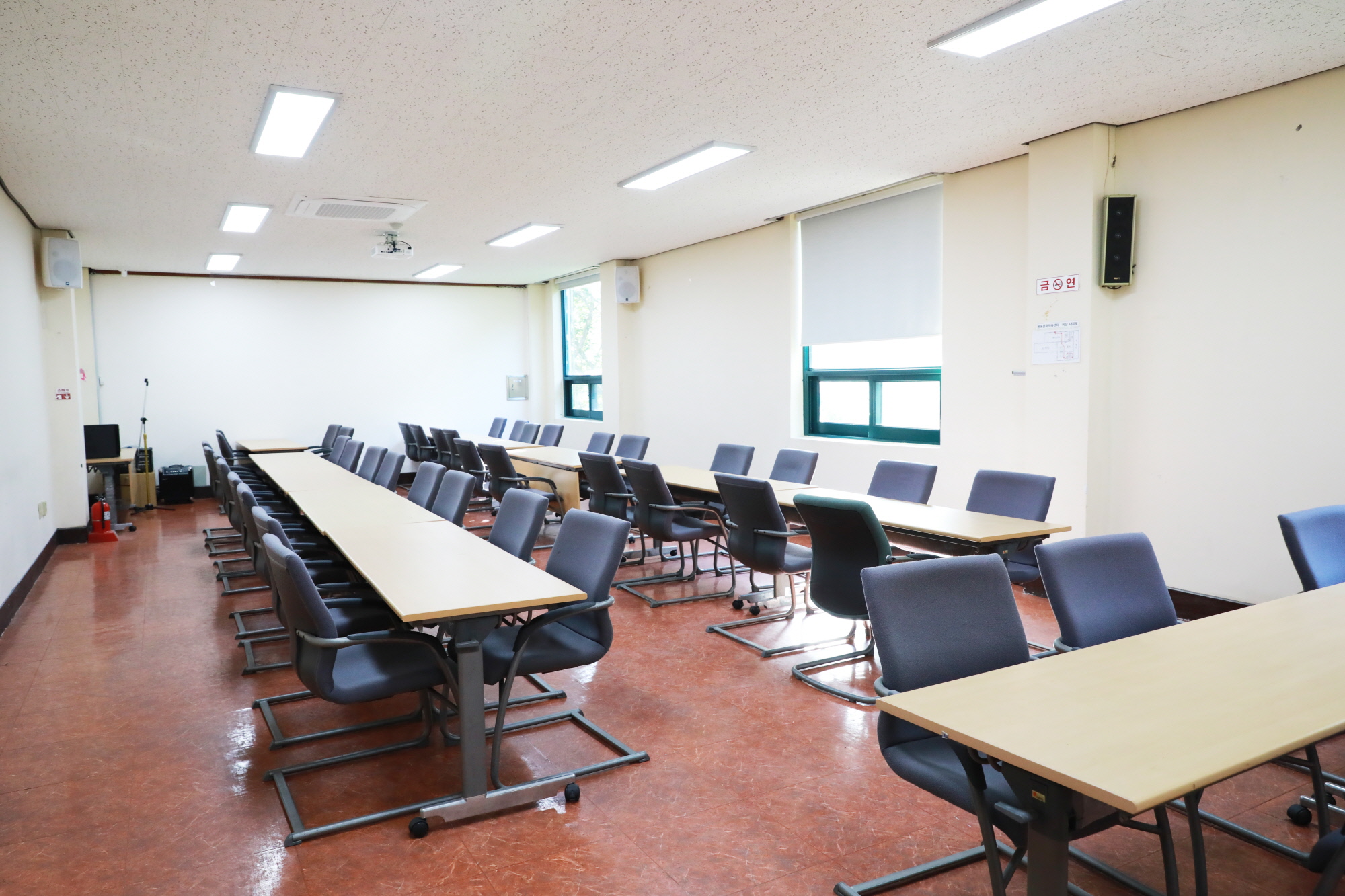웅포문화체육센터 세미나실.jpg