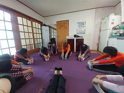 경로당 건강운동 교실 사진