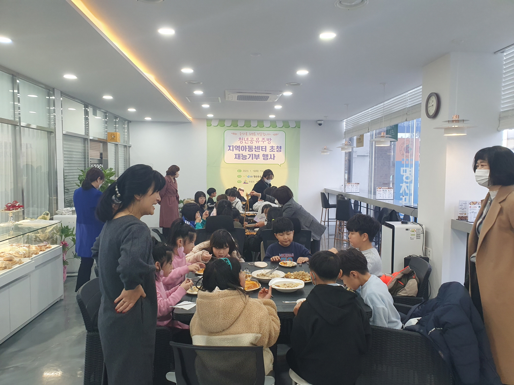 시민참여 > 시정홍보 > 행복한뉴스 > 오늘의뉴스 | “음식으로 재능 기부해요!”...익산 청년주방 나눔 ‘훈훈’ 글보기