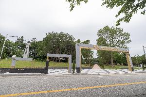 익산 팔봉 군경묘지, 추모와 쉼 어우러진 공원으로