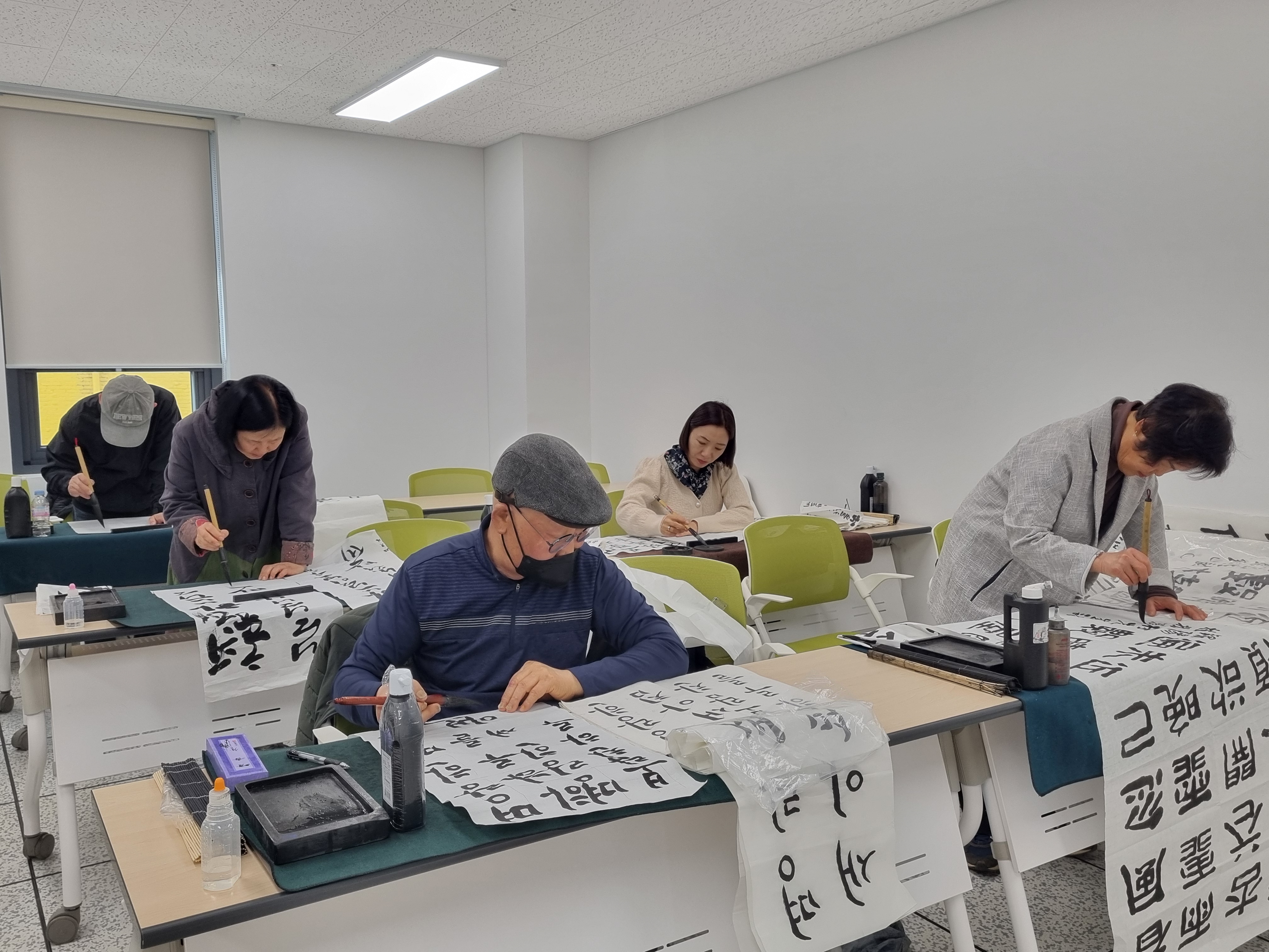 강좌명 : 묵의 향기 서예, 수묵화   강사명 : 송현숙