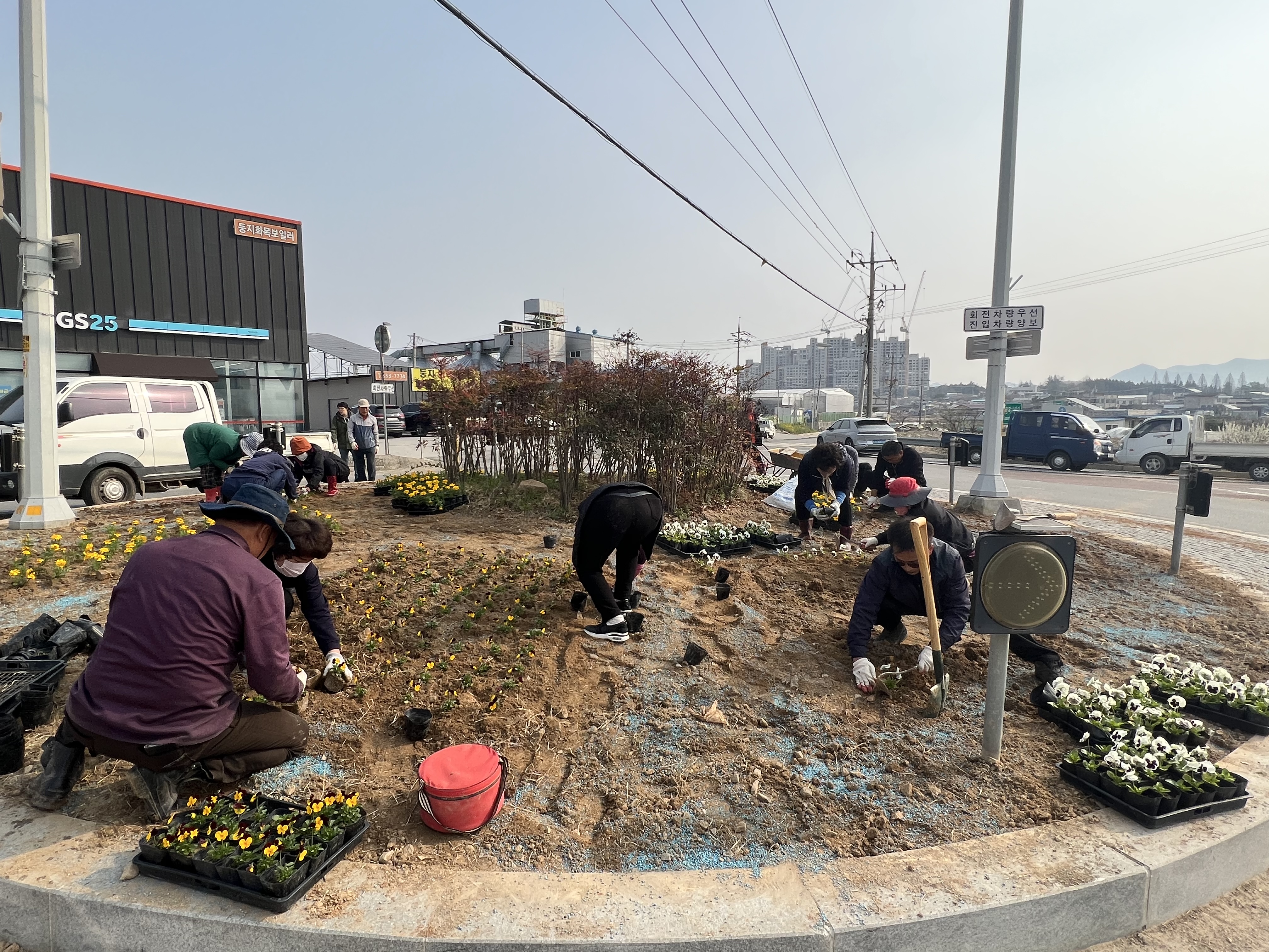 2023년 왕궁면주민자치위원회 봄꽃 식재 및 봄맞이 환경정비1